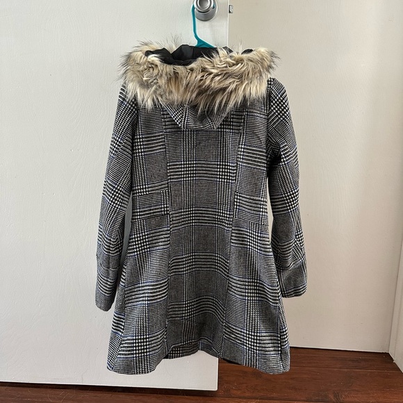 Charlotte Russe houndstooth faux fur hooded coat - Picture 3 of 8